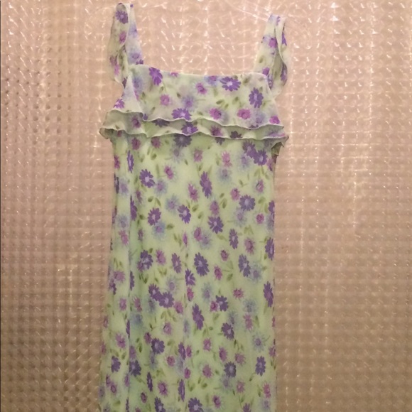 Spring/Summer soft green floral dress. - Picture 6 of 8